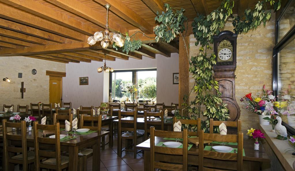Отель La Table Du Chaffour Saint-Genies-Bellevue Экстерьер фото